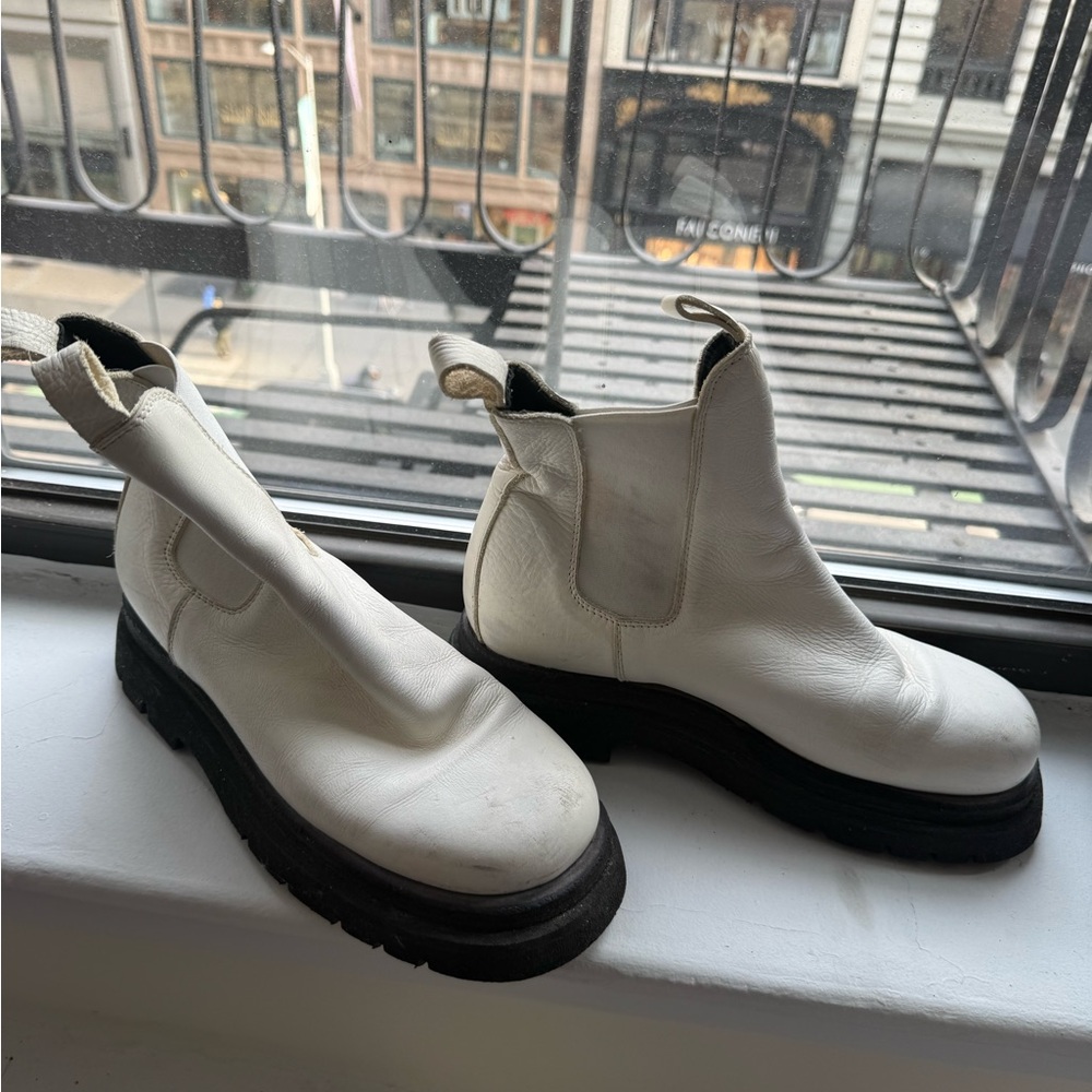 Vagabond white Ankle Boots with lug sole